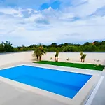 Polis Villa
