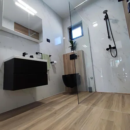 빌라 Polis Policnik