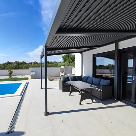 빌라 Polis Policnik