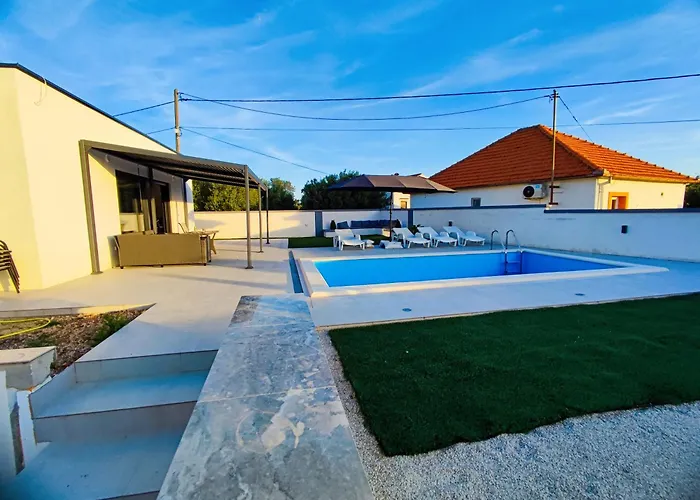 Polis Вилла Policnik